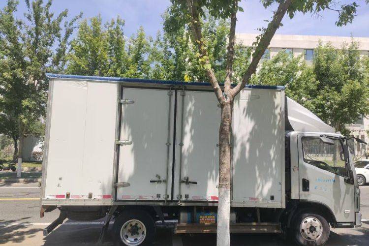 上汽轻卡(原上汽跃进) 140马力 载货车
