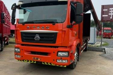 二手中国重汽 汕德卡SITRAK G5S重卡 豪华版 270马力 4X2 6.8米AMT自动挡厢式载货车(国六) 单桥 曼二手载货车 黄牌图片