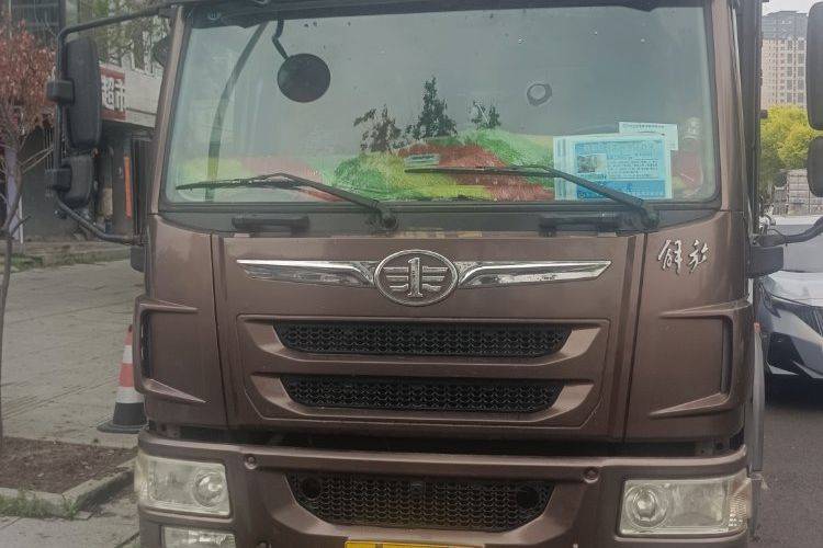 二手青岛解放 220马力 载货车