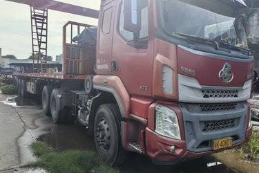 二手东风柳汽 乘龙H5重卡 375马力 6X4 LNG牵引车(国五) 双驱 潍柴二手牵引车 黄牌图片