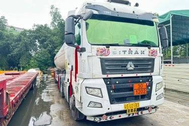 二手中国重汽 汕德卡SITRAK G7重卡 440马力 6X4牵引车(国五) 双驱 中国重汽二手牵引车 黄牌图片