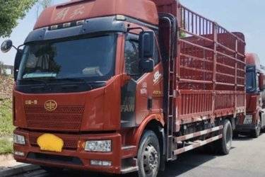 二手一汽解放 J6L中卡 2019款 240马力 4X2 6.75米仓栅式载货车(国五) 单桥 大柴二手载货车 黄牌图片