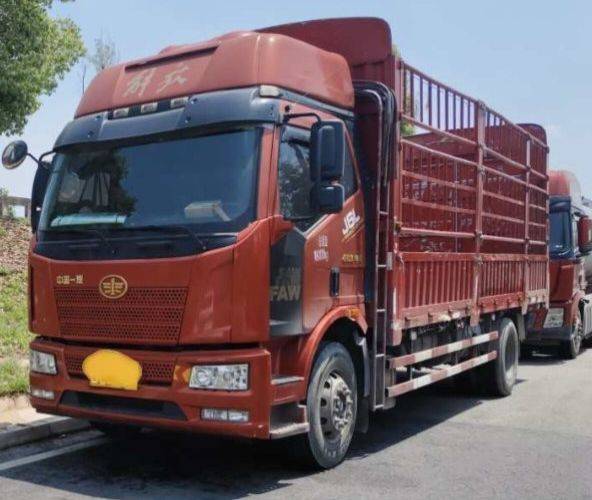 二手一汽解放 240马力 载货车