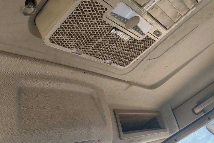 二手青岛解放 460马力 牵引车