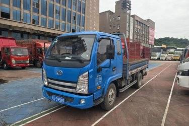 二手跃进 超越C100-28 125马力 3.23米排半栏板轻卡(国五) 单桥 全柴二手载货车 蓝牌图片