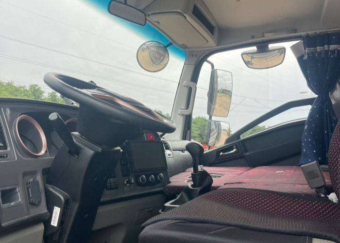 二手重汽HOWO轻卡 180马力 载货车