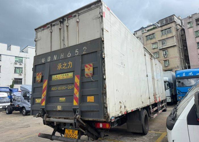 二手东风商用车 245马力 载货车