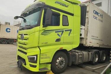 二手一汽解放 J7重卡 560马力 6X4 AMT自动挡牵引车(带液缓)(速比2.688)(国六) 双驱 锡柴二手牵引车 黄牌图片