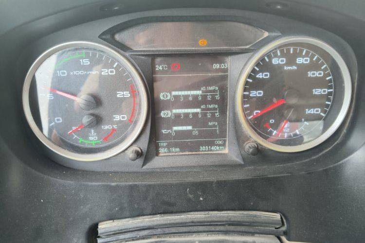 二手青岛解放 460马力 牵引车