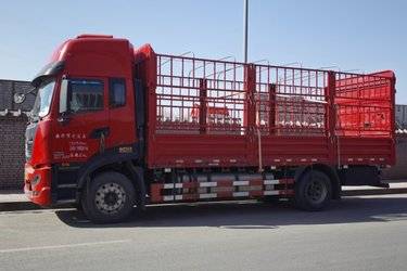 二手东风商用车 天锦KR PLUS 舒适版 290马力 4X2 6.8米仓栅式载货车(国六)(高顶双卧)(国六) 单桥 东风康明斯二手载货车 黄牌图片