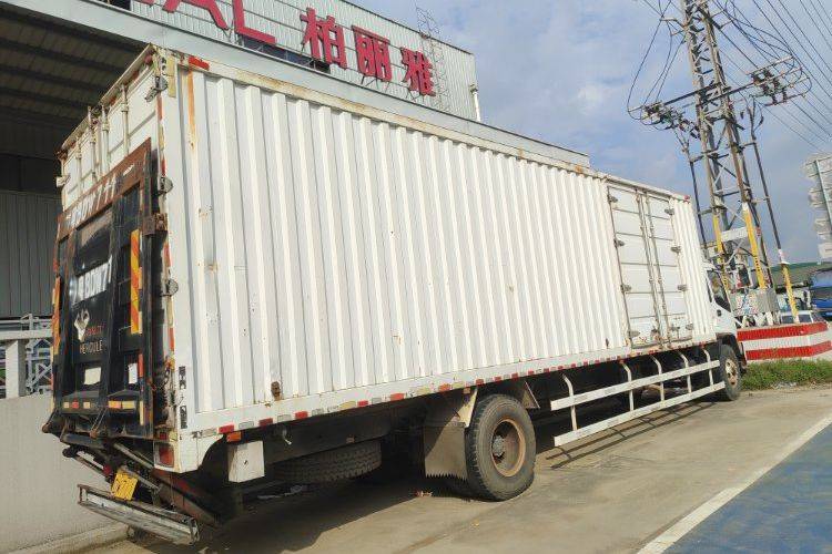 二手庆铃五十铃 205马力 载货车