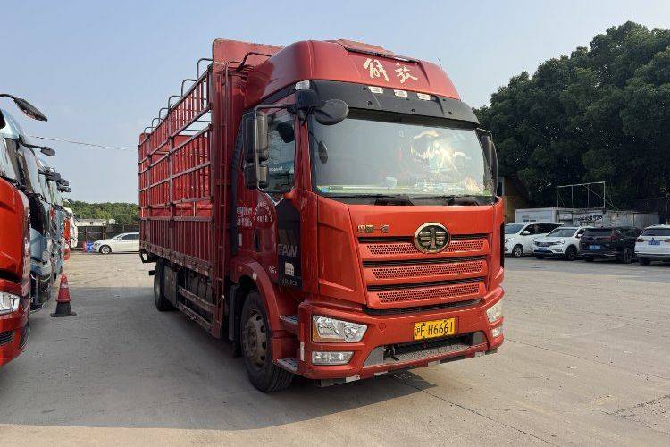 二手一汽解放 220马力 载货车