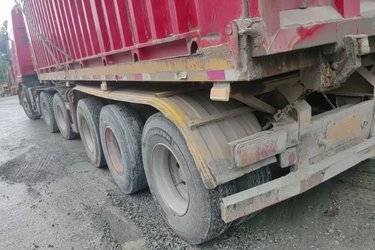 二手上汽红岩 杰狮C500重卡 450马力 6X4牵引车(国五) 双驱 常柴二手牵引车 黄牌