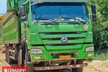 二手中国重汽 HOWO重卡 440马力 8X4 8.2米自卸车(国五) 前四后八 曼二手自卸车 黄牌图片
