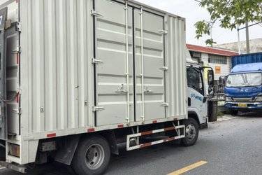 二手东风柳汽 乘龙L3 160马力 4.2米单排厢式轻卡(国五) 单桥 北内柴油机二手载货车 蓝牌