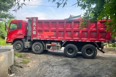 二手东风商用车 天锦重卡 310马力 8X4 6.2米自卸车(国五) 前四后八 玉柴二手自卸车 黄牌图片