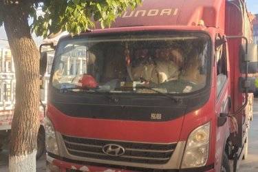 二手现代商用车 泓图500 156马力 4.165米单排仓栅轻卡(国五) 单桥 云内动力二手载货车 蓝牌图片