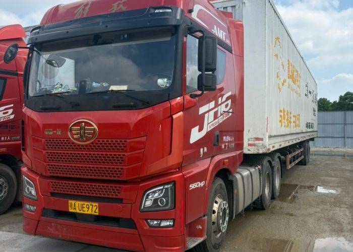 二手青岛解放 560马力 牵引车