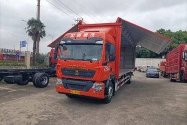 二手中国重汽 HOWO TX7 290马力 4X2 9.6米AMT自动档厢式载货车(国六) 单桥 曼二手载货车 黄牌