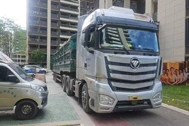 二手福田 欧曼EST 6系重卡 穿越版 560马力 6X4牵引车(液缓)(国五) 双驱 康明斯二手牵引车 黄牌图片