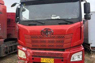 二手青岛解放 JH6⁺重卡 生活舱版 550马力 6X4 AMT自动挡牵引车(国五) 双驱 锡柴二手牵引车 黄牌图片