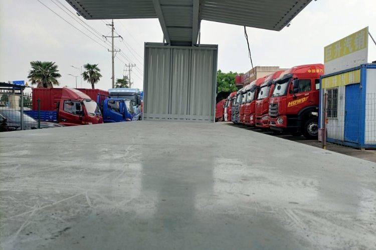 二手重汽汕德卡 330马力 载货车