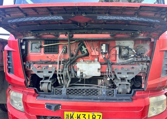 二手中国重汽成都商用车 220马力 自卸车