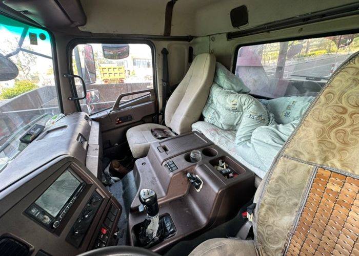 二手中国重汽成都商用车 220马力 自卸车