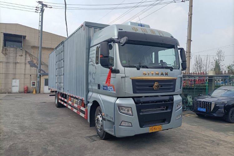 二手重汽汕德卡 330马力 载货车
