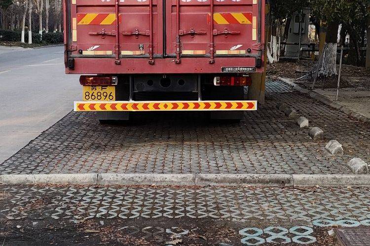 二手一汽解放轻卡 240马力 载货车