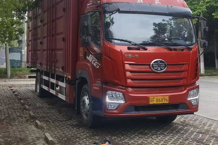 二手一汽解放轻卡 240马力 载货车