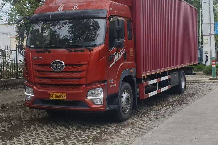 二手一汽解放轻卡 240马力 载货车
