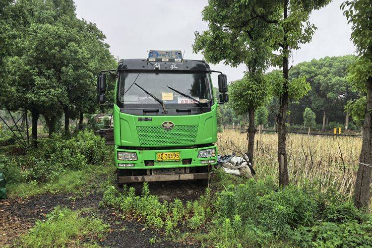 二手青岛解放 350马力 自卸车