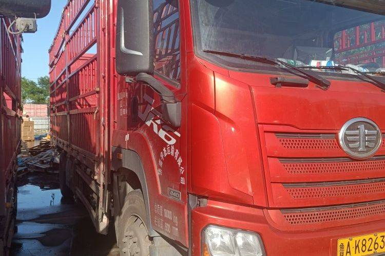 二手一汽解放轻卡 240马力 载货车