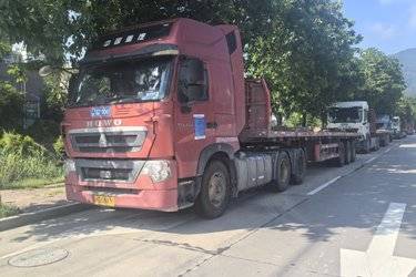 二手中国重汽 HOWO T7H重卡 480马力 6X4 AMT自动挡牵引车(液缓)(国五) 双驱 中国重汽二手牵引车 黄牌图片