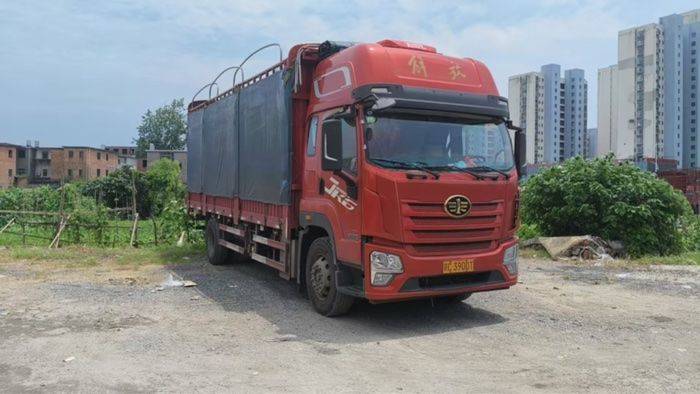 青岛解放 290马力 载货车