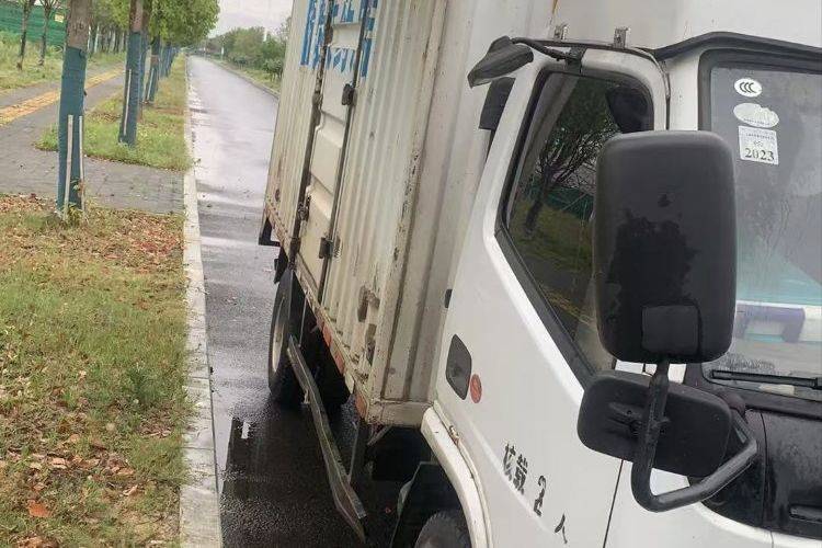 二手东风多利卡 150马力 载货车