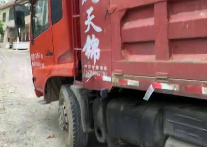 二手东风华神 270马力 自卸车