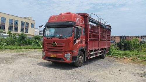 青岛解放 290马力 载货车