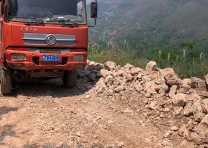 二手东风华神 270马力 自卸车