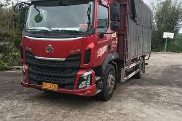 二手东风柳汽 新乘龙M3 220马力 4X2 5.2米仓栅式载货车(国六) 单桥 玉柴二手载货车 黄牌图片