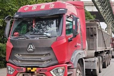 二手中国重汽 豪运重卡 380马力 6X4牵引车(国六) 双驱 中国重汽二手牵引车 黄牌图片
