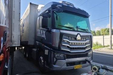 二手中国重汽 HOWO Max重卡 轻奢版 480马力 6X4 AMT自动档牵引车(国六) 双驱 潍柴二手牵引车 黄牌图片