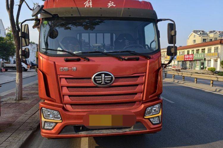 二手一汽解放轻卡 220马力 载货车