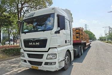 二手曼(MAN) TGX系列重卡 480马力 6X2R自动挡牵引车(国五) 后提升 曼二手牵引车 黄牌图片