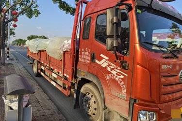 二手解放 JK6 200马力 4X2 6.8米仓栅式载货车(国六) 单桥 大柴二手载货车 黄牌图片