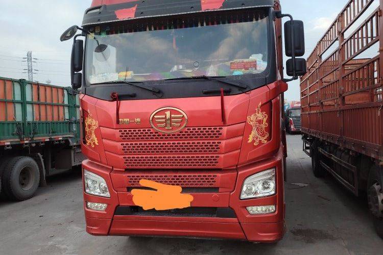 青岛解放 420马力 载货车