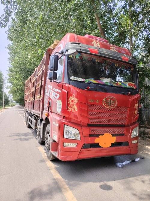 青岛解放 420马力 载货车