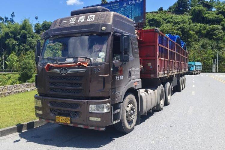 二手青岛解放 400马力 牵引车