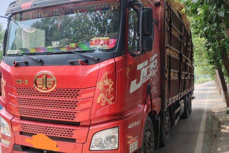 青岛解放 420马力 载货车